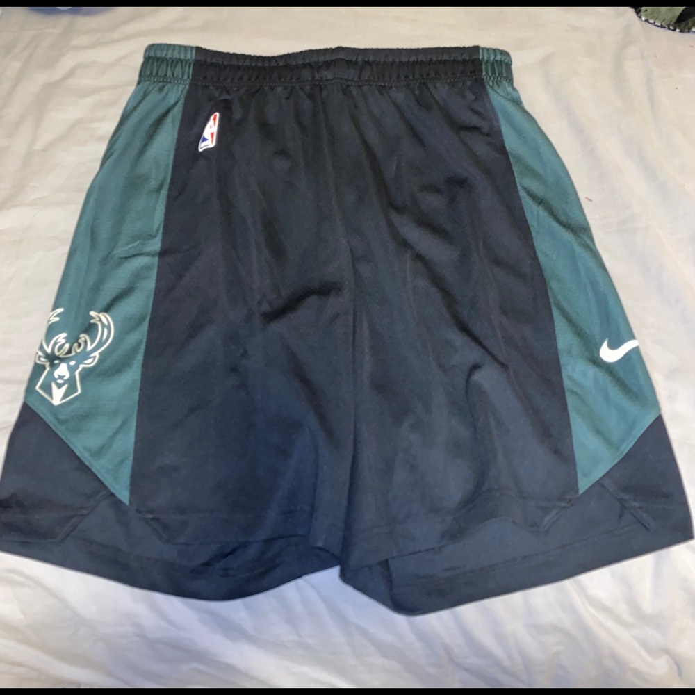 Nike Milwaukee bucks practice 18 shorts - Picture 2 of 7